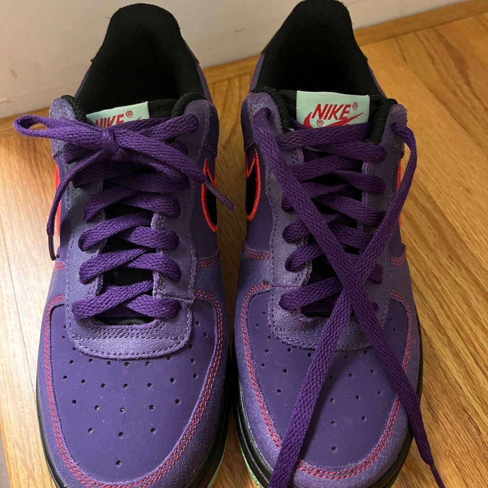 Nike Vibrant Purple and Red SIZE 5.5 Y Sneakers